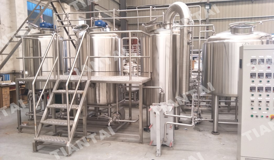500L craft brewery equipment under installation in Chile